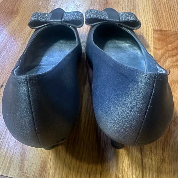 Stuart Weitzman Jeweled Bling Bow Satin Metallic Silver Kitten Heel Pumps - Picture 8 of 9